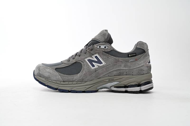 new Ba1an*e 2002r gore-tex castlerock