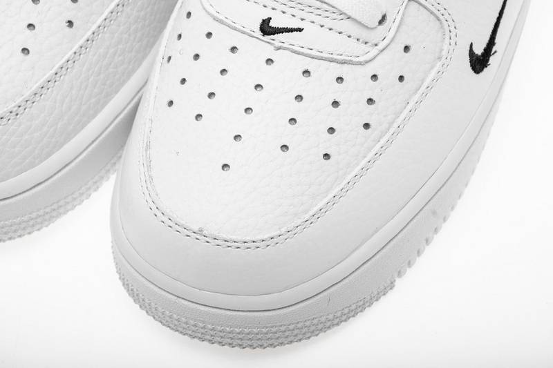 Nike Air Force 1  ’07 MID White
