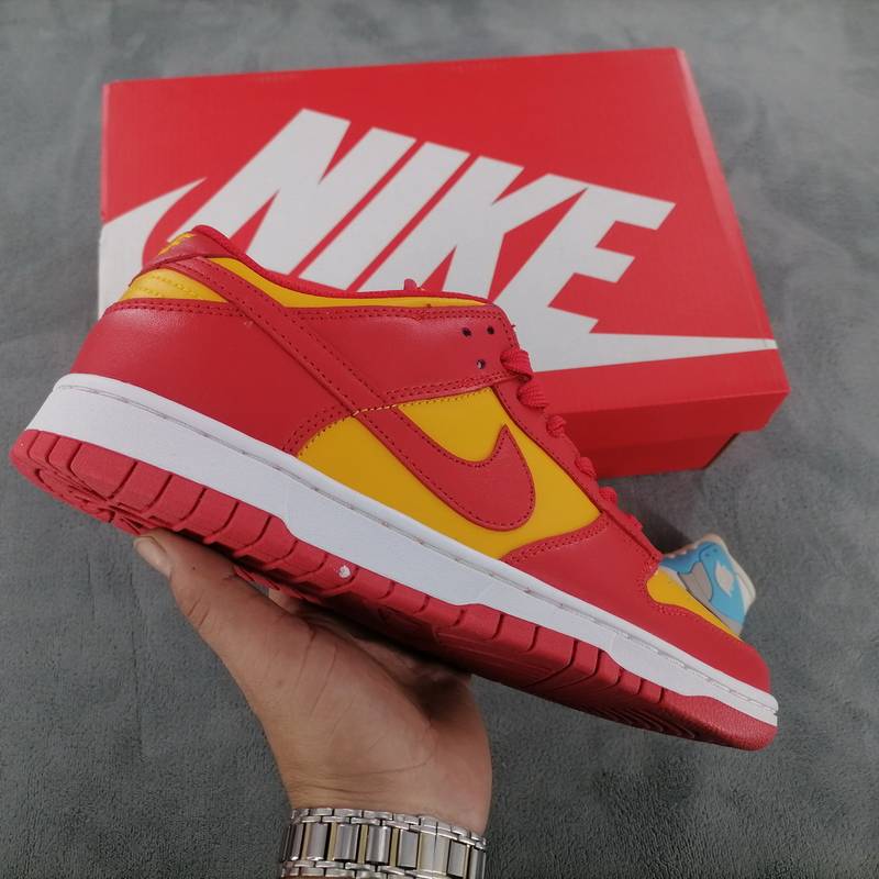 Nike SB Dunk Low Midas Gold