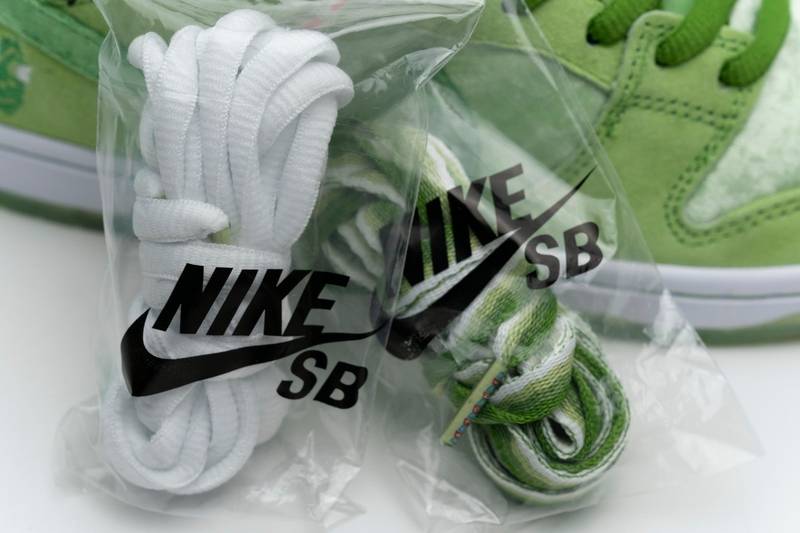 Nike SB Dunk Low Strange Love Green