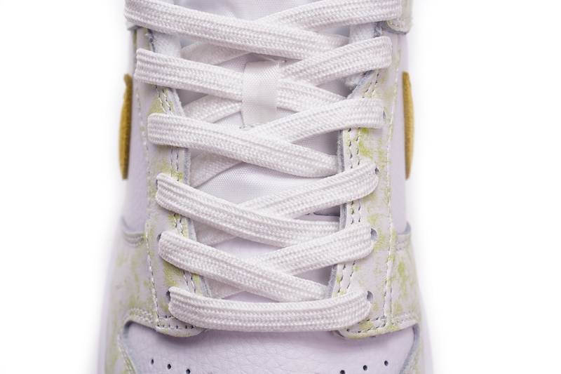 Nike SB Dunk Low Yellow Strike