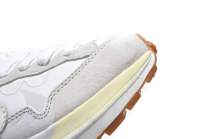 Nike Vaporwaffle sacai Sail Gum