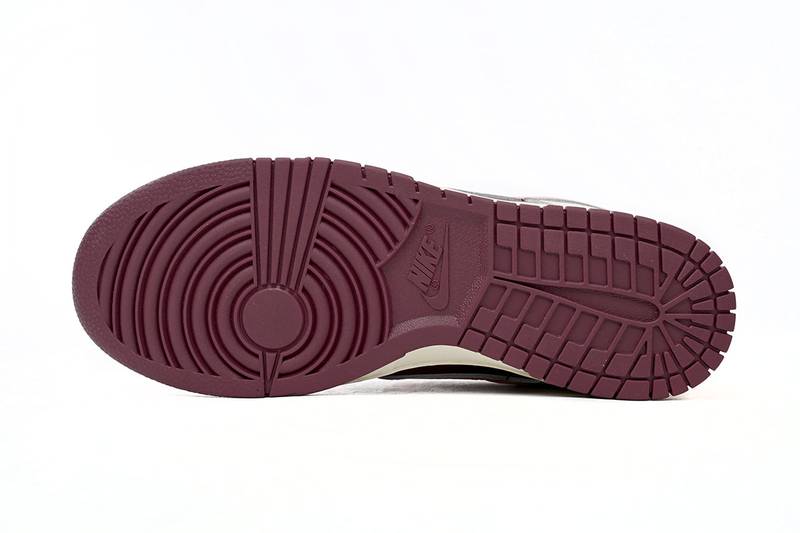 Nike Dunk Low Retro PRM Valentine’s Day (2023)