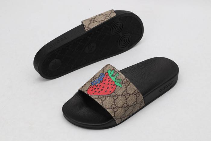 G*u*i slippers
