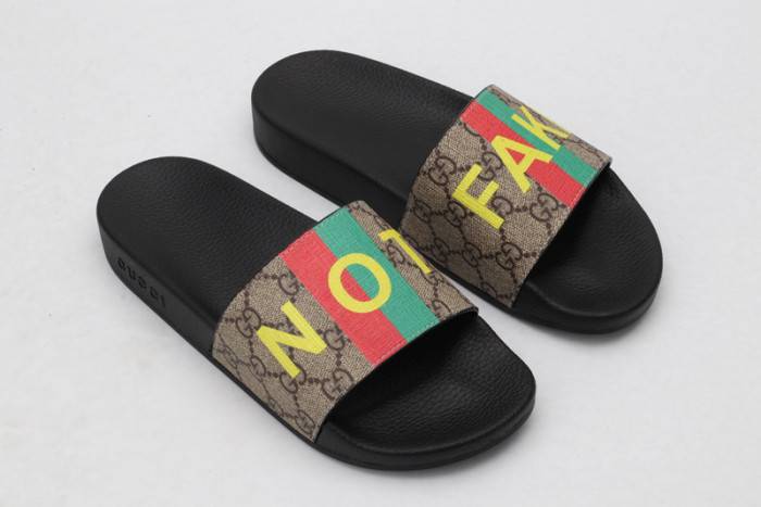 G*u*i slippers