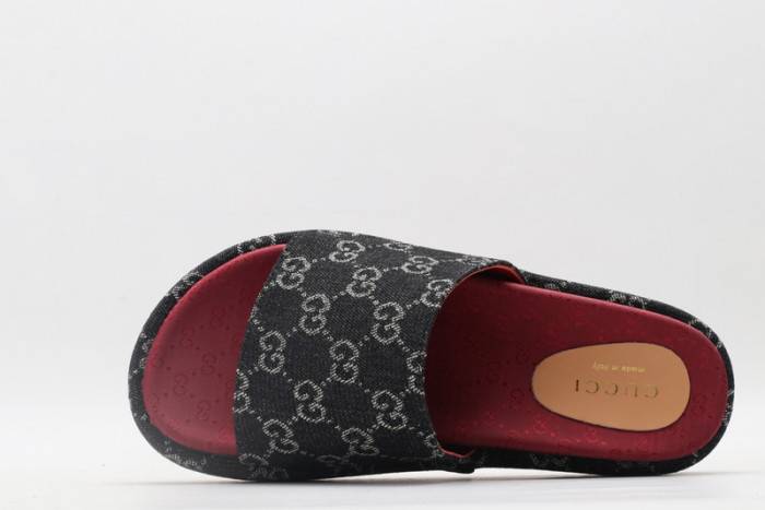 G*u*i slippers