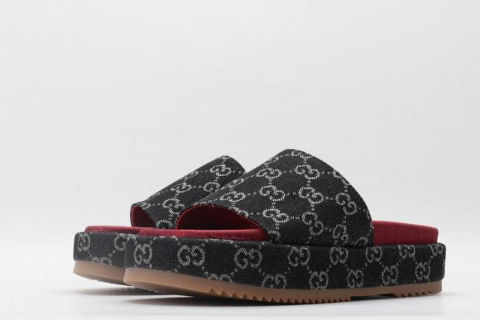 G*u*i slippers