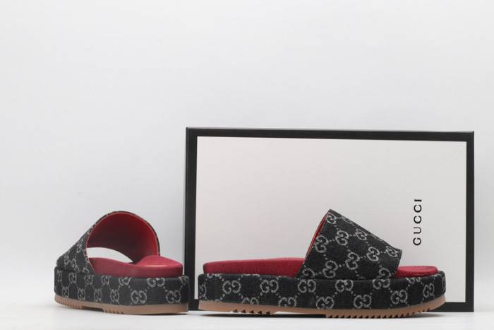 G*u*i slippers