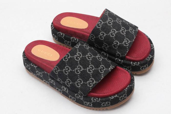 G*u*i slippers