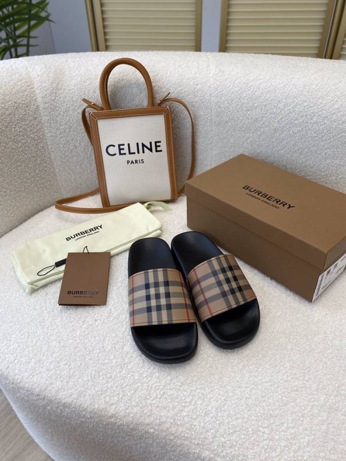 BUR_BERRY SLIPPERS