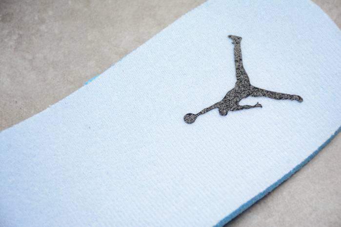 Air Jordan 3 Retro Seoul AV8370-100